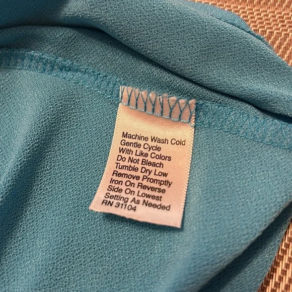 Women’s Kim Rogers sleeveless aqua round neckline with tailored front size small - Picture 6 of 6